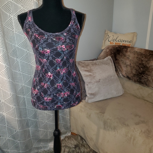 Beautiful Floral Lace Tanktop - Picture 1 of 2